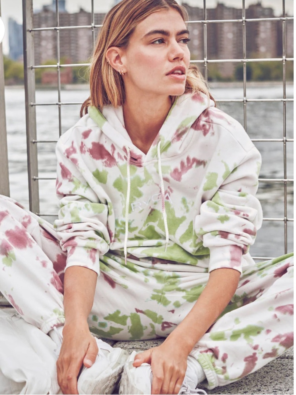 NEW RVCA WOMEN’S LITTLE RVCA TIE DYE PULLOVER HOODIE🖤